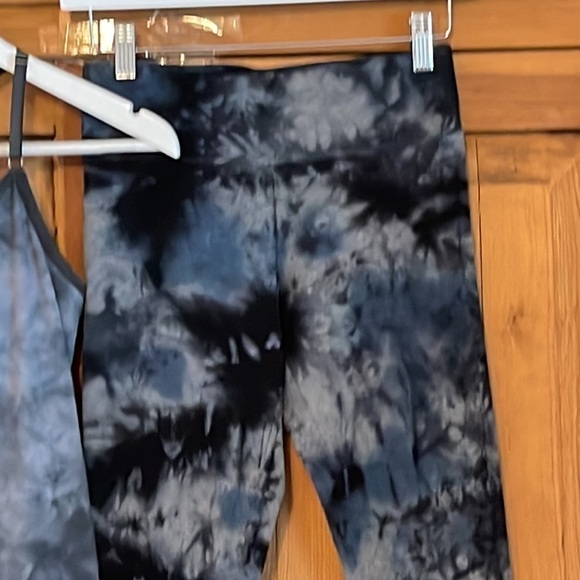 Calvin Klein Performance 2 Piece Work Out Leggings & Top Sz. S - Picture 2 of 16